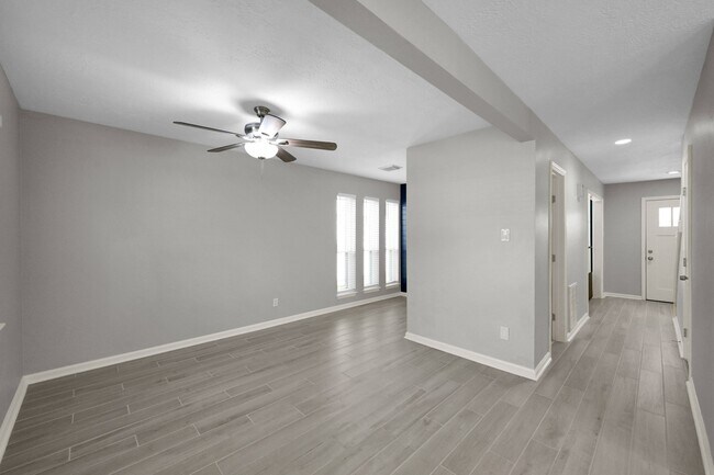 Foto del edificio - 8226 Autumn Willow Dr