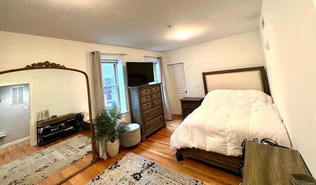 Foto del edificio - 239 E St