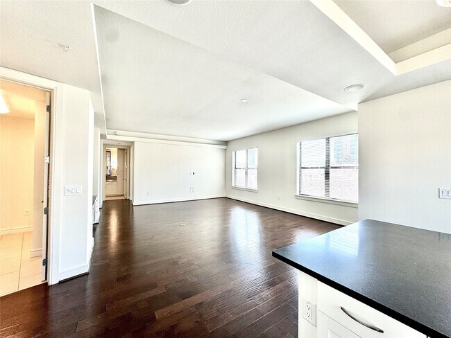 Building Photo - 2303 Mid Ln