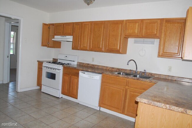 Foto del edificio - 3 br, 2 bath House - 2214 Swetman Blvd