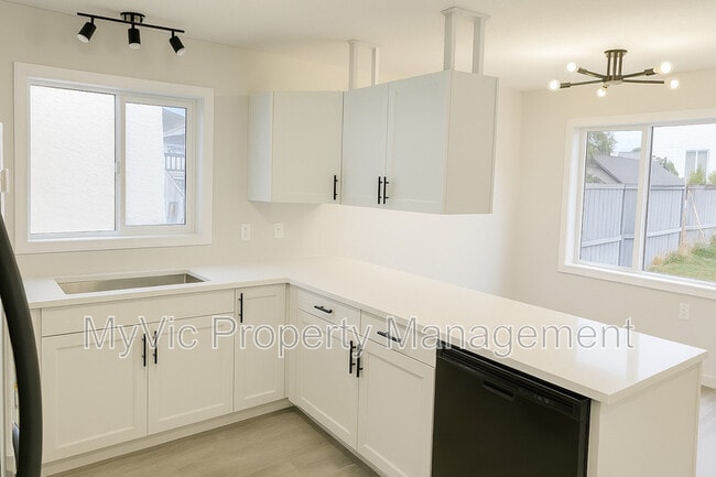 Photo du bâtiment - 840-113A 113a St NW