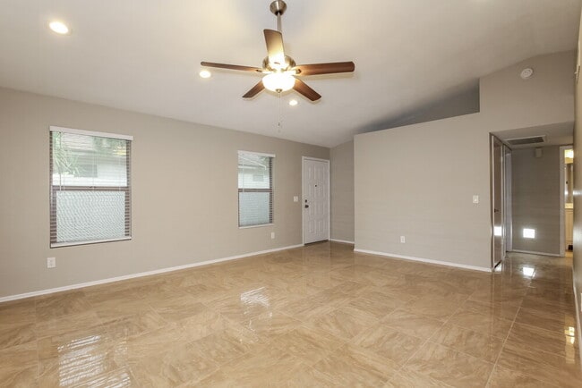 Foto del edificio - 4758 W Escuda Dr