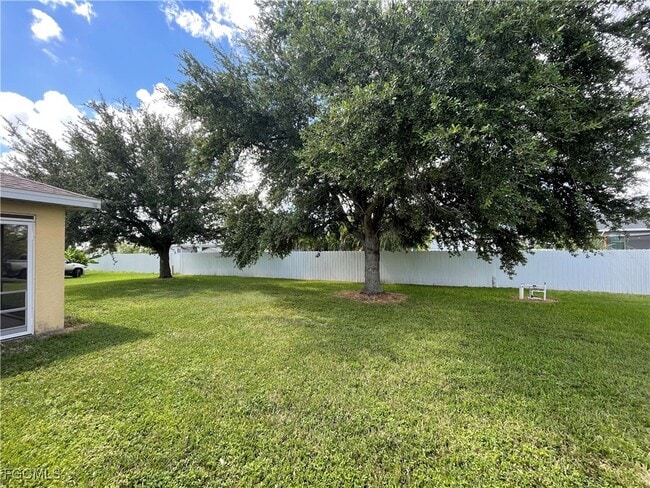 Building Photo - 1908 NE 7th Ave