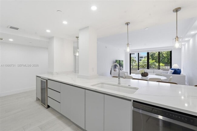 Foto del edificio - 251 Crandon Blvd