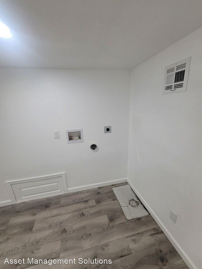 Building Photo - 3 br, 2 bath House - 720 SW 46th St.