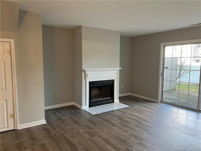 Building Photo - 41 Tamarack Ave