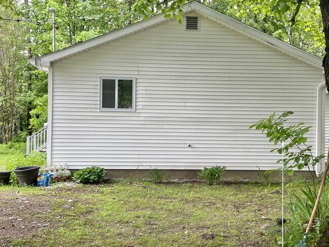 Foto del edificio - 106 Hunts Meadow Rd