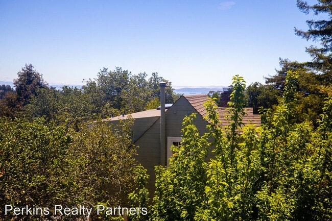 Building Photo - 4 br, 2.5 bath House - 11031 Broadway Ter
