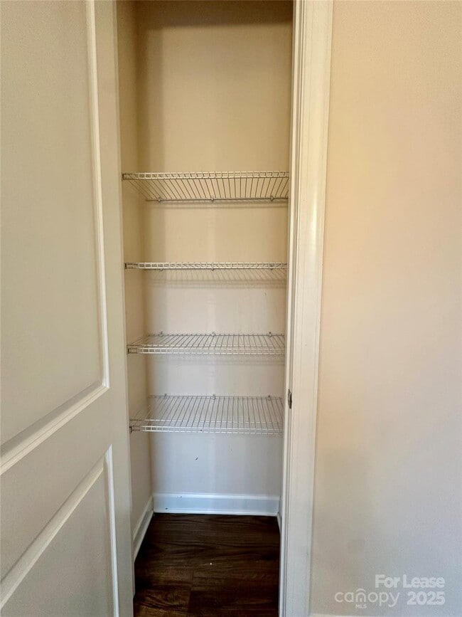 Building Photo - 5733 Lachlan Hill Ln