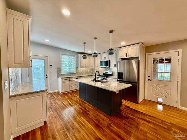 Building Photo - 205 Fairpoint Dr