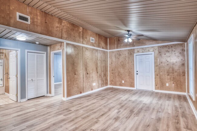 Foto del edificio - 37 Caswell Branch Rd