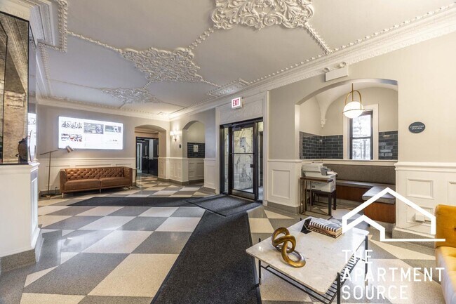 Foto del edificio - 1140 North Lasalle Drive #823 (Plus Den)