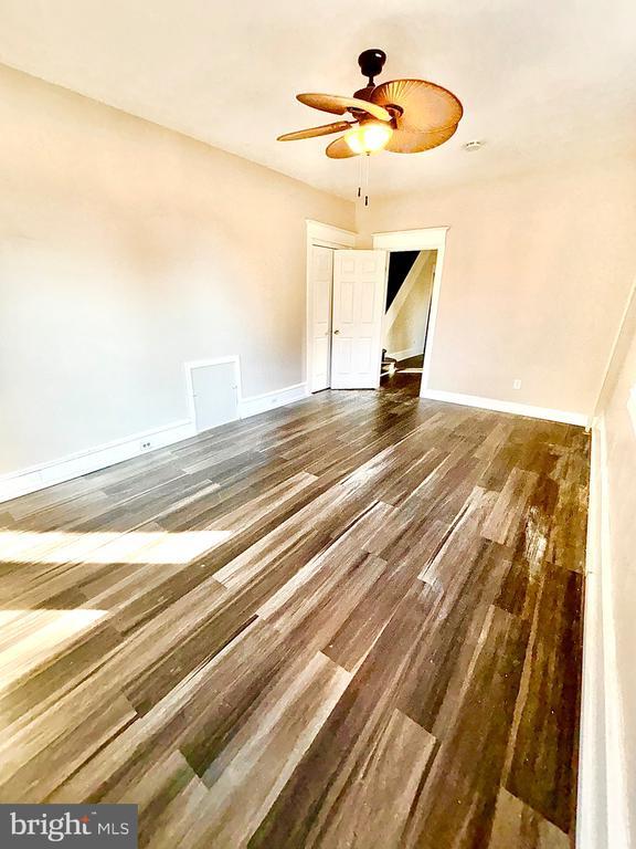 Building Photo - 360 Elm Ave