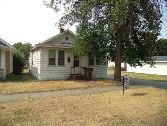 Foto del edificio - 1216 House in Northeast Minot! Pet Friendly!