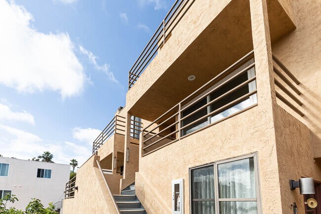 Foto del edificio - ***TRUE TREASURE!!! 2/2 TOWNHOME CLOSE TO ...