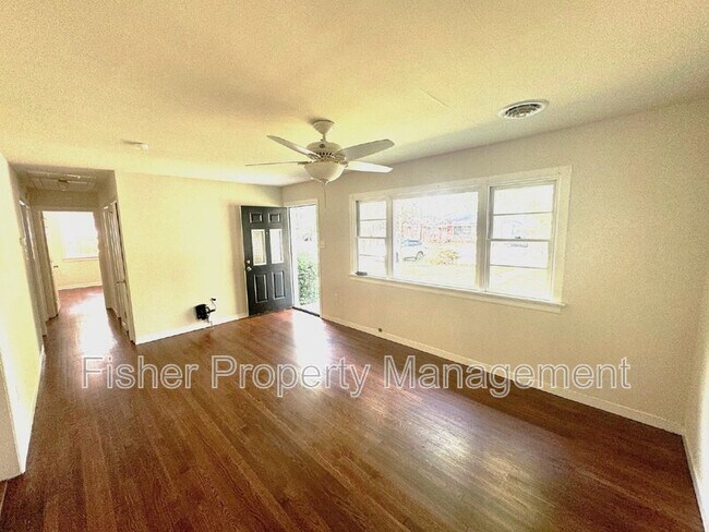 Building Photo - 838 Greystone Ave
