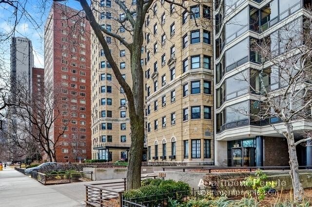 Foto principal - 1418 N Lake Shore Dr