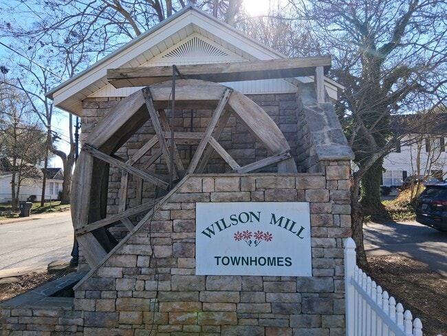 Foto del edificio - 209 E Wilson St