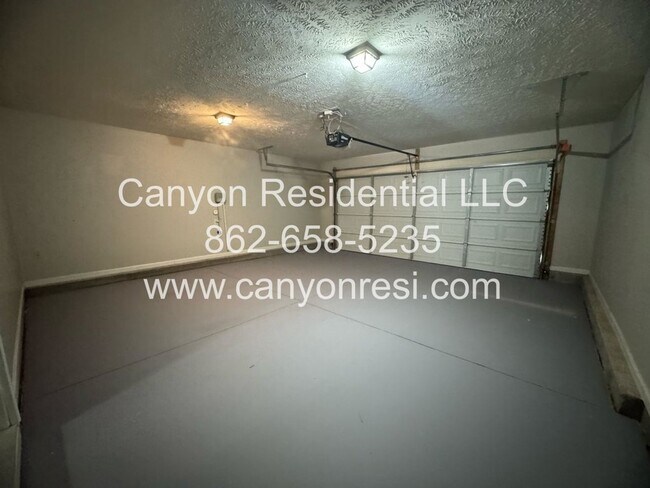 Building Photo - Spacious 3-Bedroom Home for Rent in Raeford