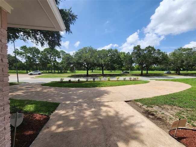 Building Photo - 8023 S Braeswood Blvd