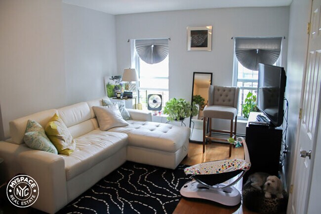 Foto del edificio - 107 Albany Ave