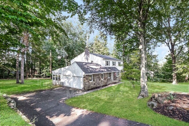 Building Photo - 1613 Kenmare Dr