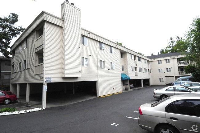 Building Photo - Brighton North Apartments