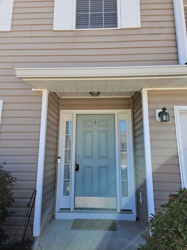 Building Photo - 704 Keyes Drive