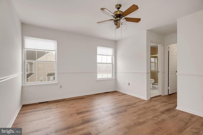 Building Photo - 305 Sequoia Dr