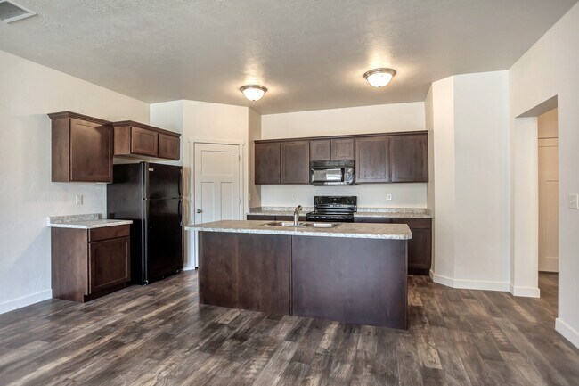Building Photo - 5667 Island Ridge Dr