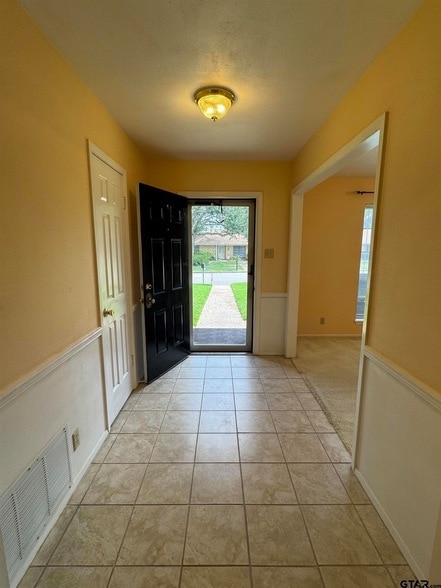 Foto del edificio - 1311 Larkspur Ln
