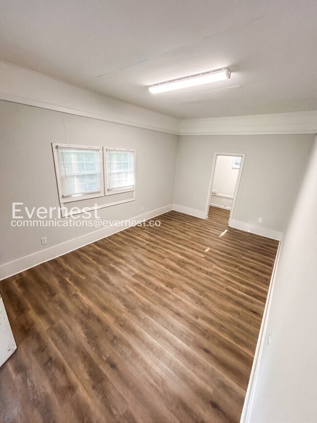 Foto del edificio - 203 Pinetree Dr