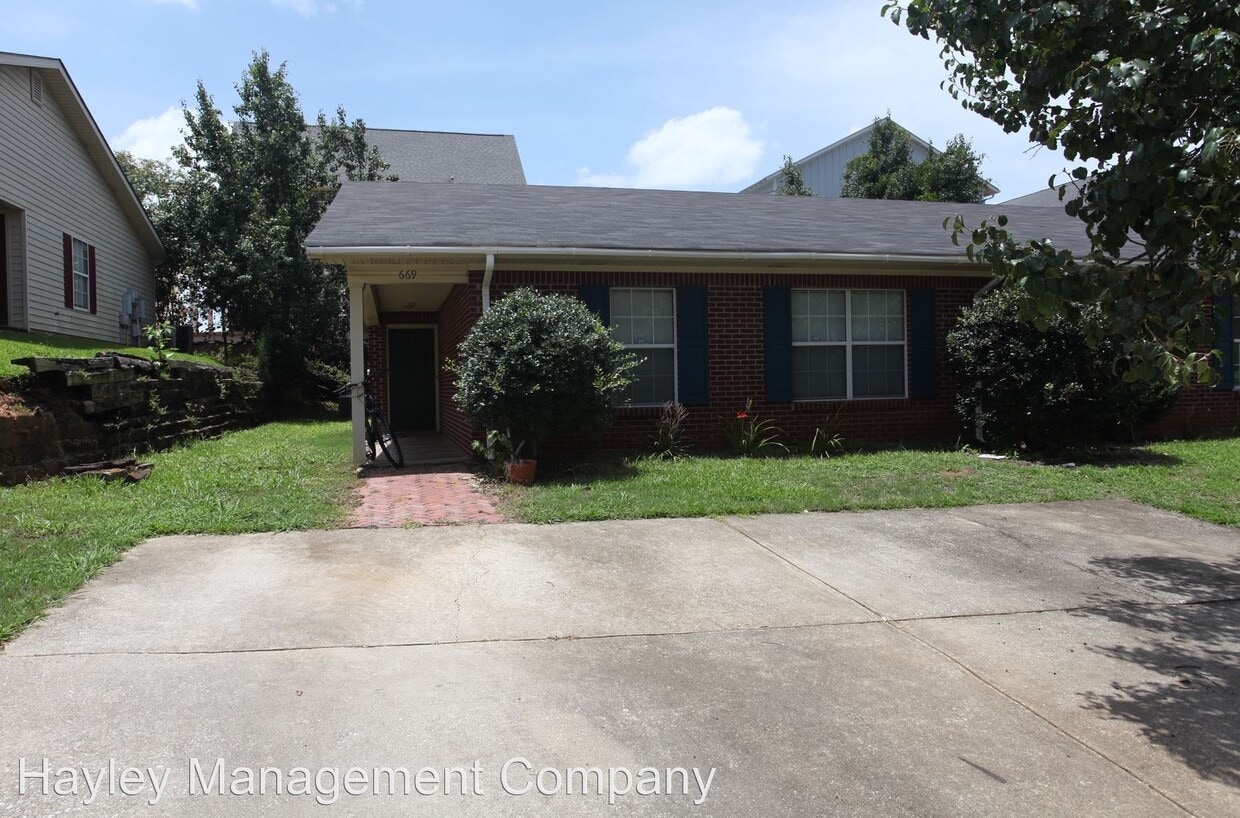 Primary Photo - 3 br, 3 bath House - 669 Center Place