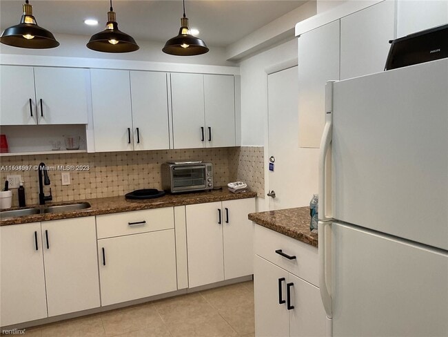 Building Photo - 3 br, 2 bath House - 10150 Collins Ave # 204S