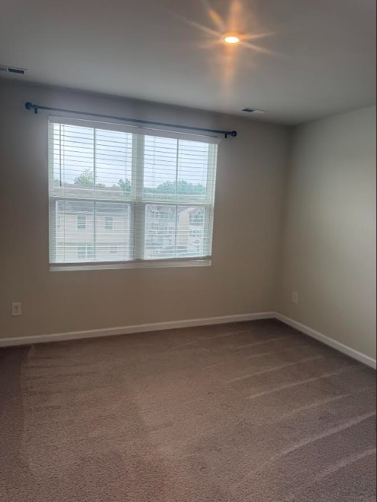 Building Photo - A cozy home with 3 bedrooms and 3 full bat...