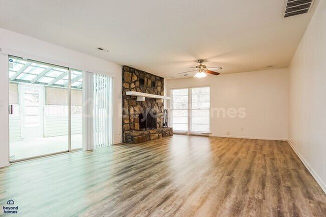 Building Photo - 3 BR 2 BA Move-In Ready Home -- Looking for You!