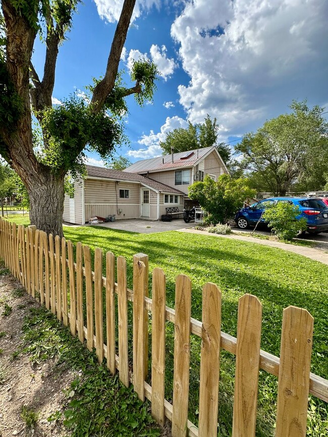 Building Photo - Four Bedroom Three Bath Home