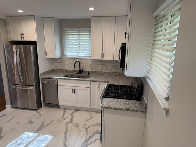 Building Photo - 8113 D'Arcy Rd