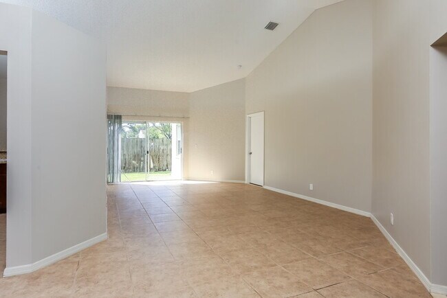 Building Photo - 180 Heatherwood Dr