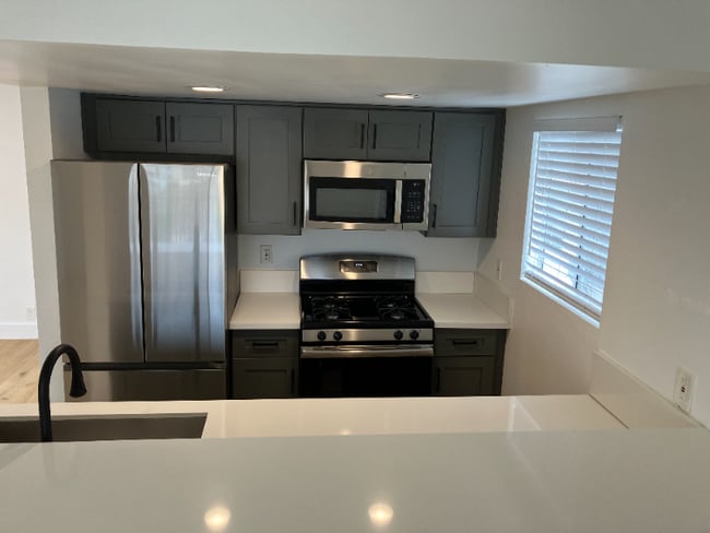 Building Photo - 2455 Corinth Ave