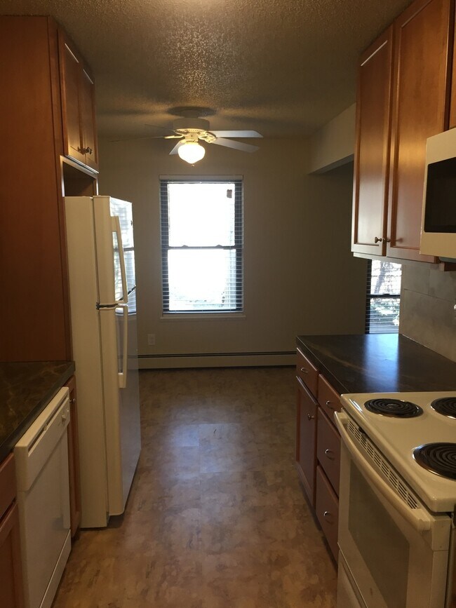 Foto del edificio - Updated 2 Bedroom Townhome for Rent in Loveland: Shared Garage, Patio, Washer/Dryer Hookups