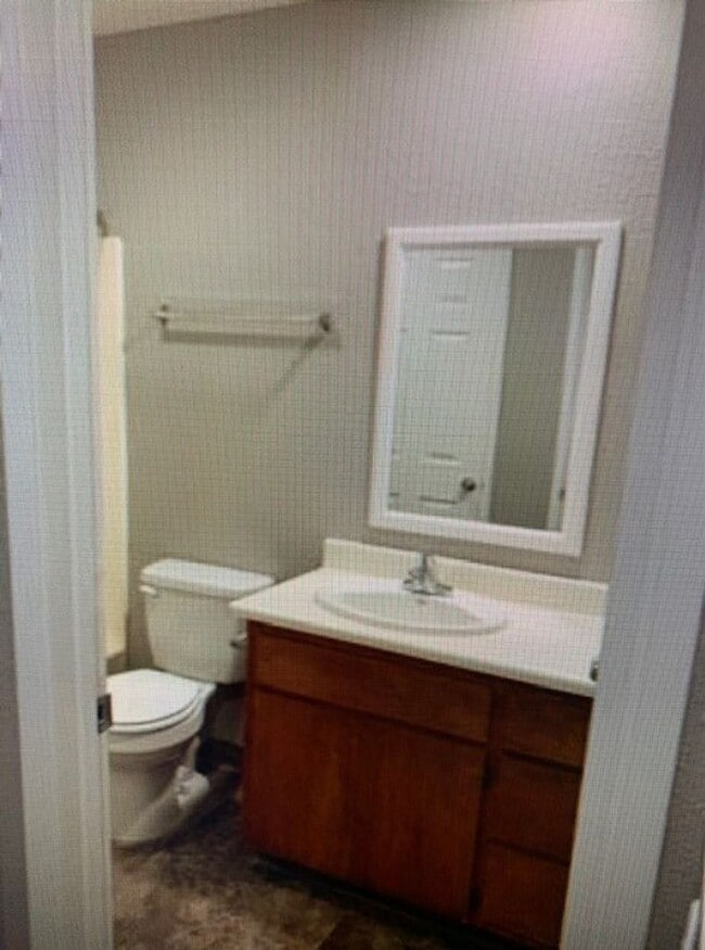 Foto del edificio - Greenwood Estates has a Unique, 2 Bedroom ...