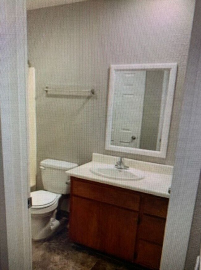 Foto del edificio - Greenwood Estates has a Unique, 2 Bedroom ...