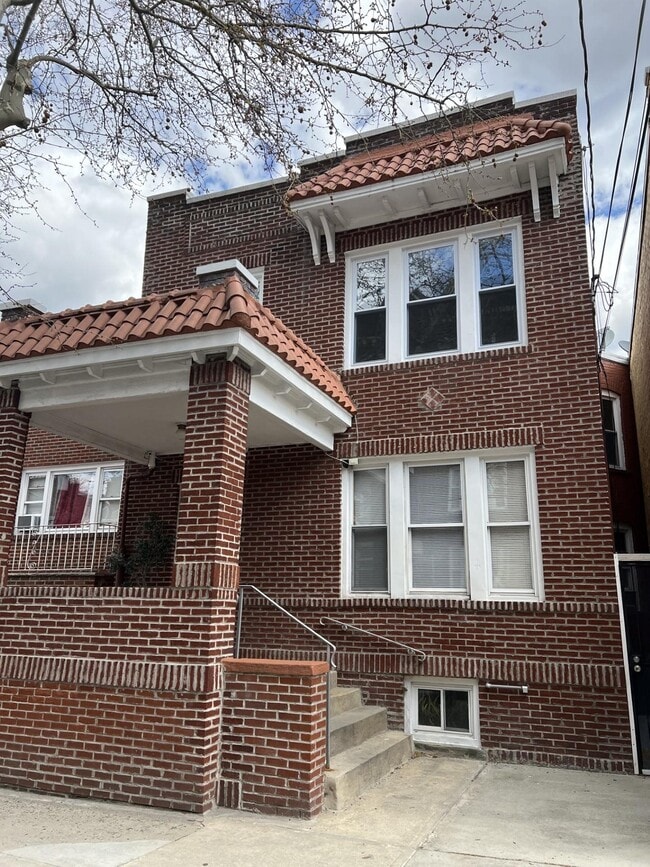 Building Photo - 110 67th St