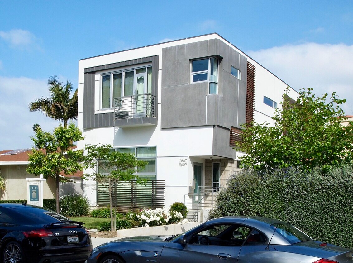 Primary Photo - 11607 La Grange Ave
