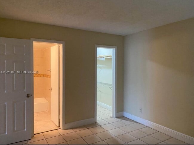 Foto del edificio - 8701 SW 141st St