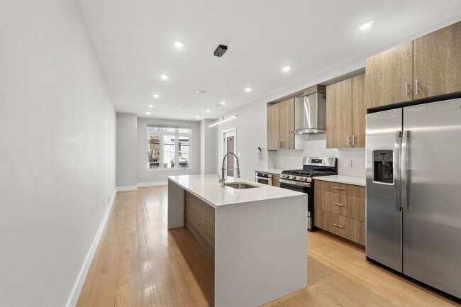 Building Photo - 206 FREEMAN Ave