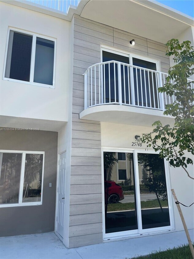 Foto principal - 25748 SW 143rd Ave