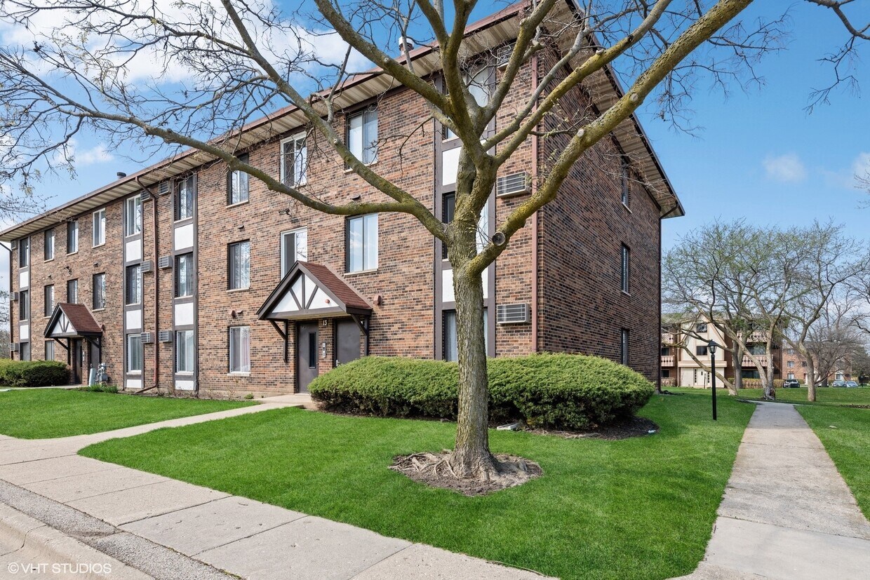 13 Timber Ln Unit 10, Vernon Hills, IL 60061 Condo for Rent in Vernon