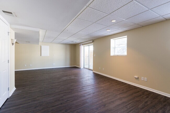 Building Photo - Welcome to Greenwood!
